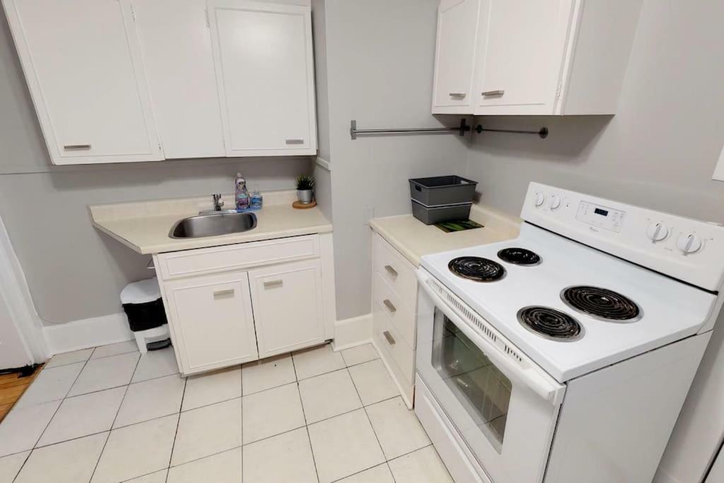 Bright, Clean, Private. In The Heart Of Downtown! Parking, Wi-Fi And Netflix Included Apartment Ottawa Exterior photo